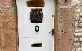 Beautiful Listed 3 Bedroom Cottage With Wood Burner